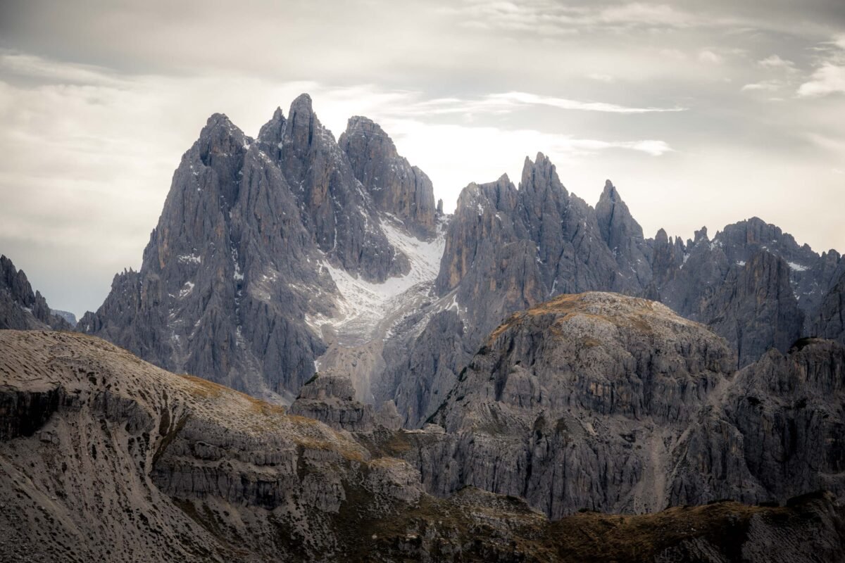 View of the south face of Tre Cime from the hiking trail
