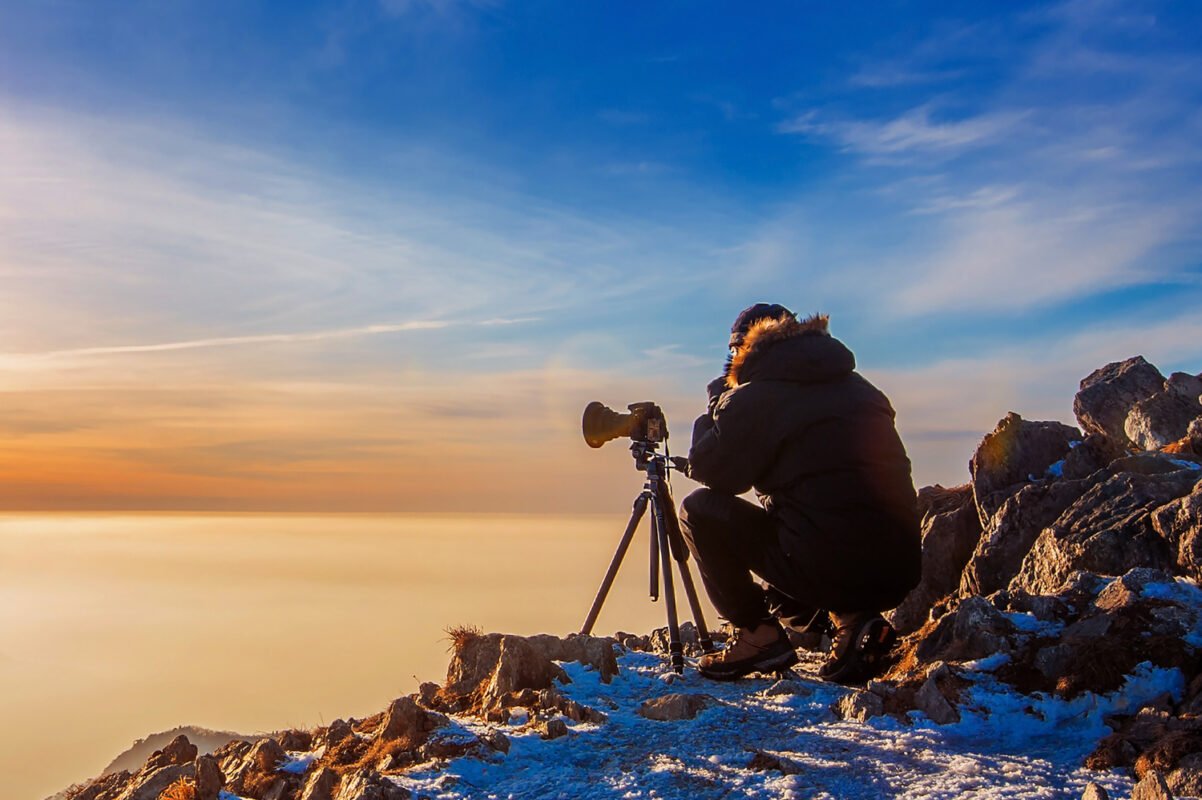 Fotograaf legt Dolomieten vast tijdens veldwerk voor het boek