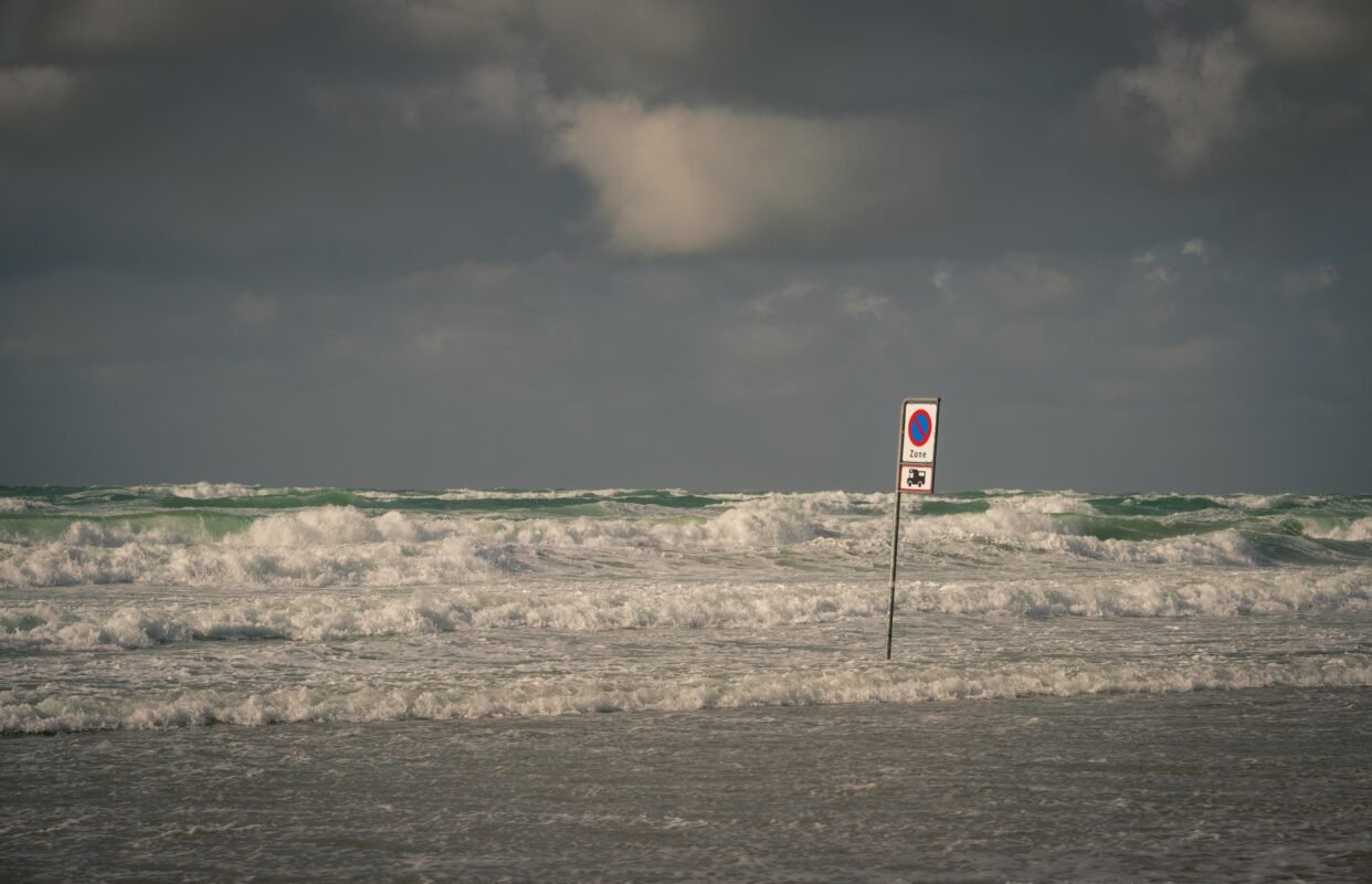 hoog water aan het Deense strand