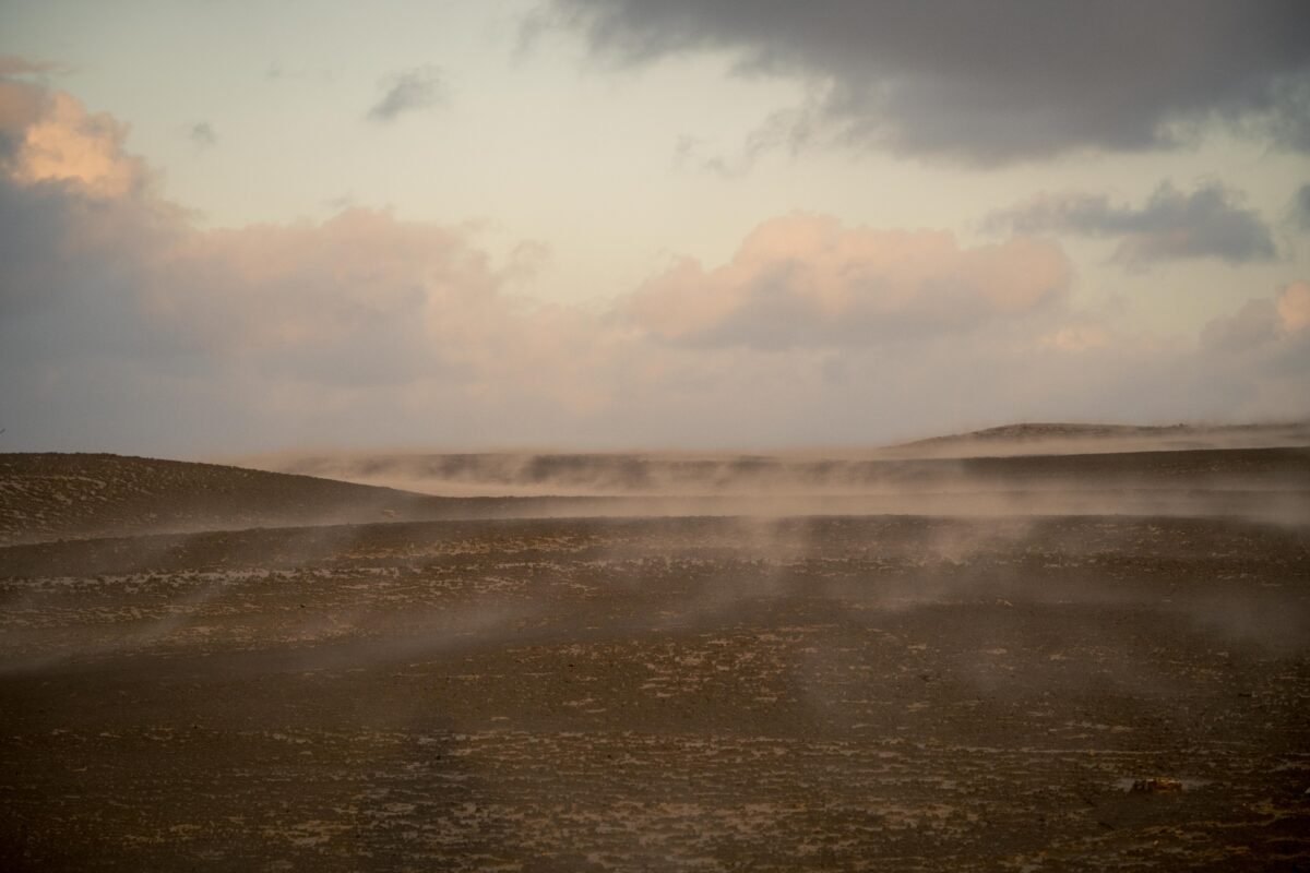 opstuivend zand in de duinen