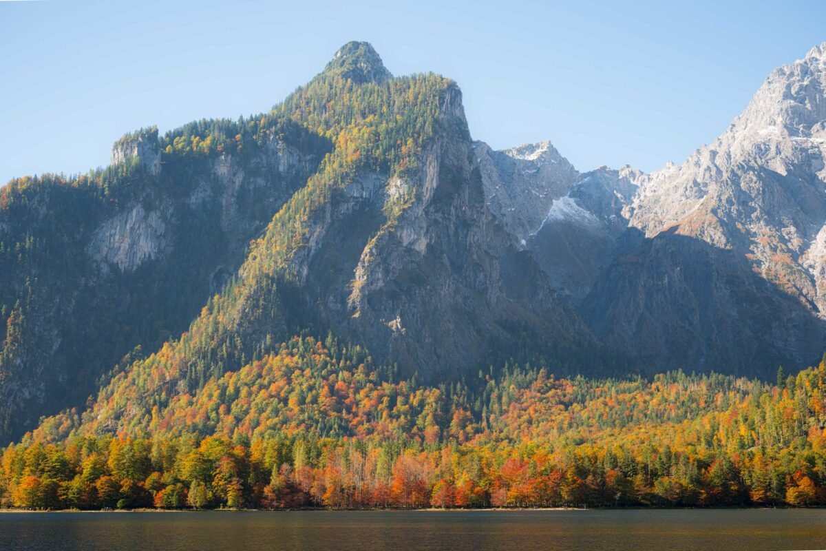 Elektrische boot Königssee rotswanden herfst