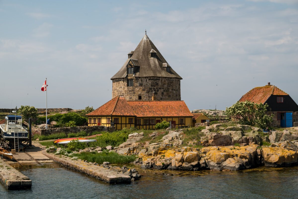 Vestingmuren en haven van Christiansø zeevesting